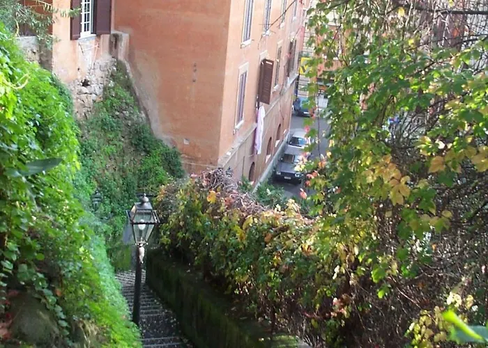 Rome, Trastevere Ideally Located Apartment